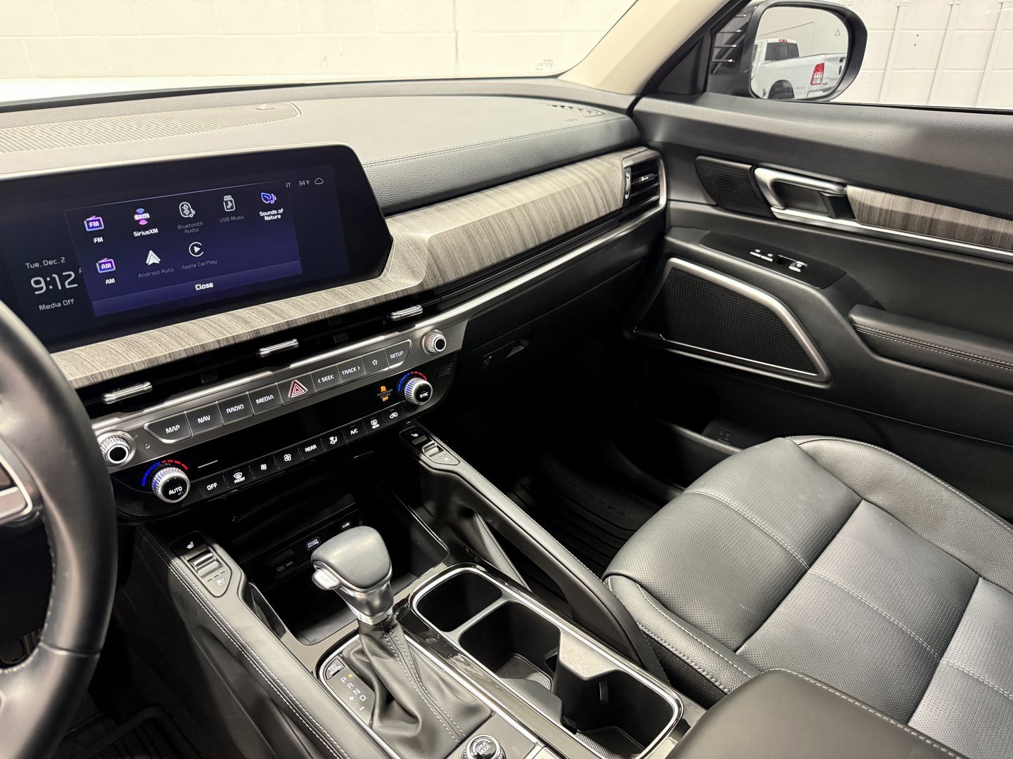 Used 2025 Kia Telluride EX image 12