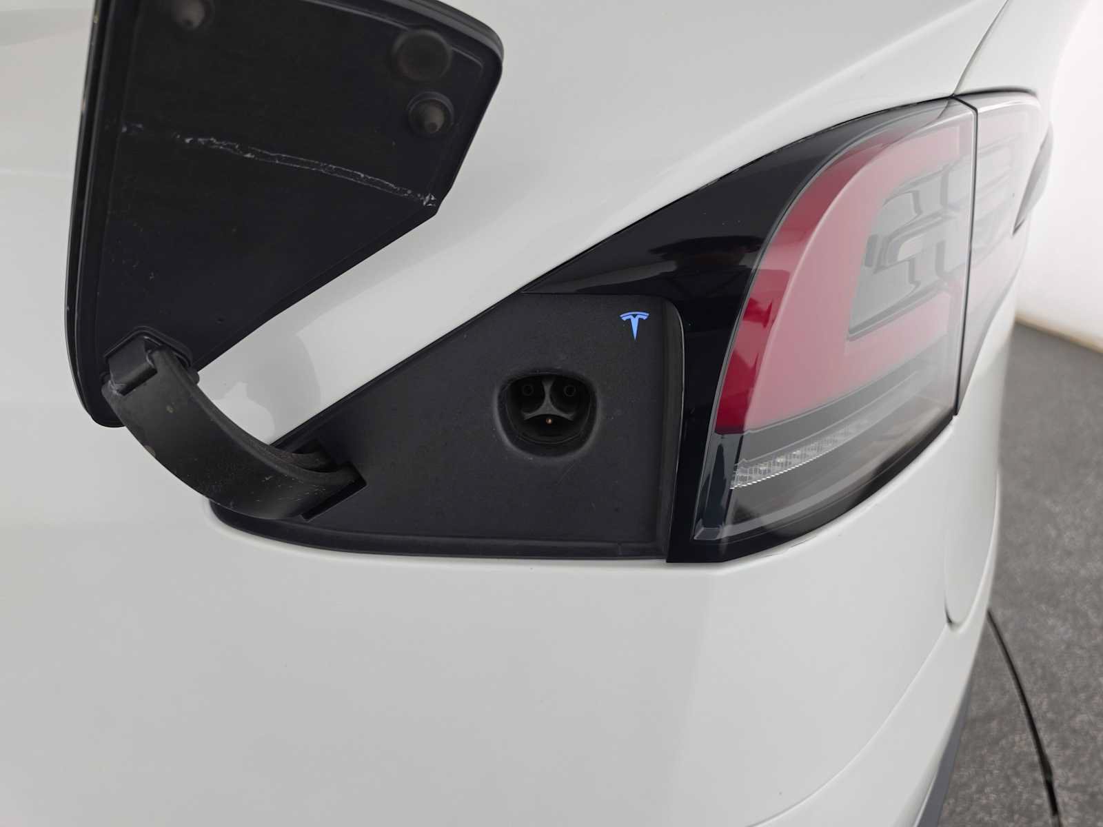 Used 2022 Tesla Model X AWD/4WD image 17