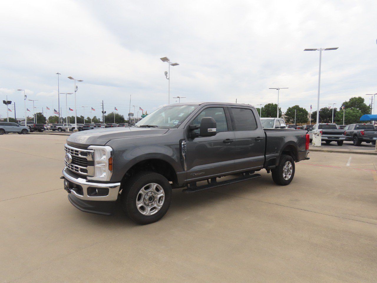 Used 2025 Ford F250 XLT AWD/4WD image 2