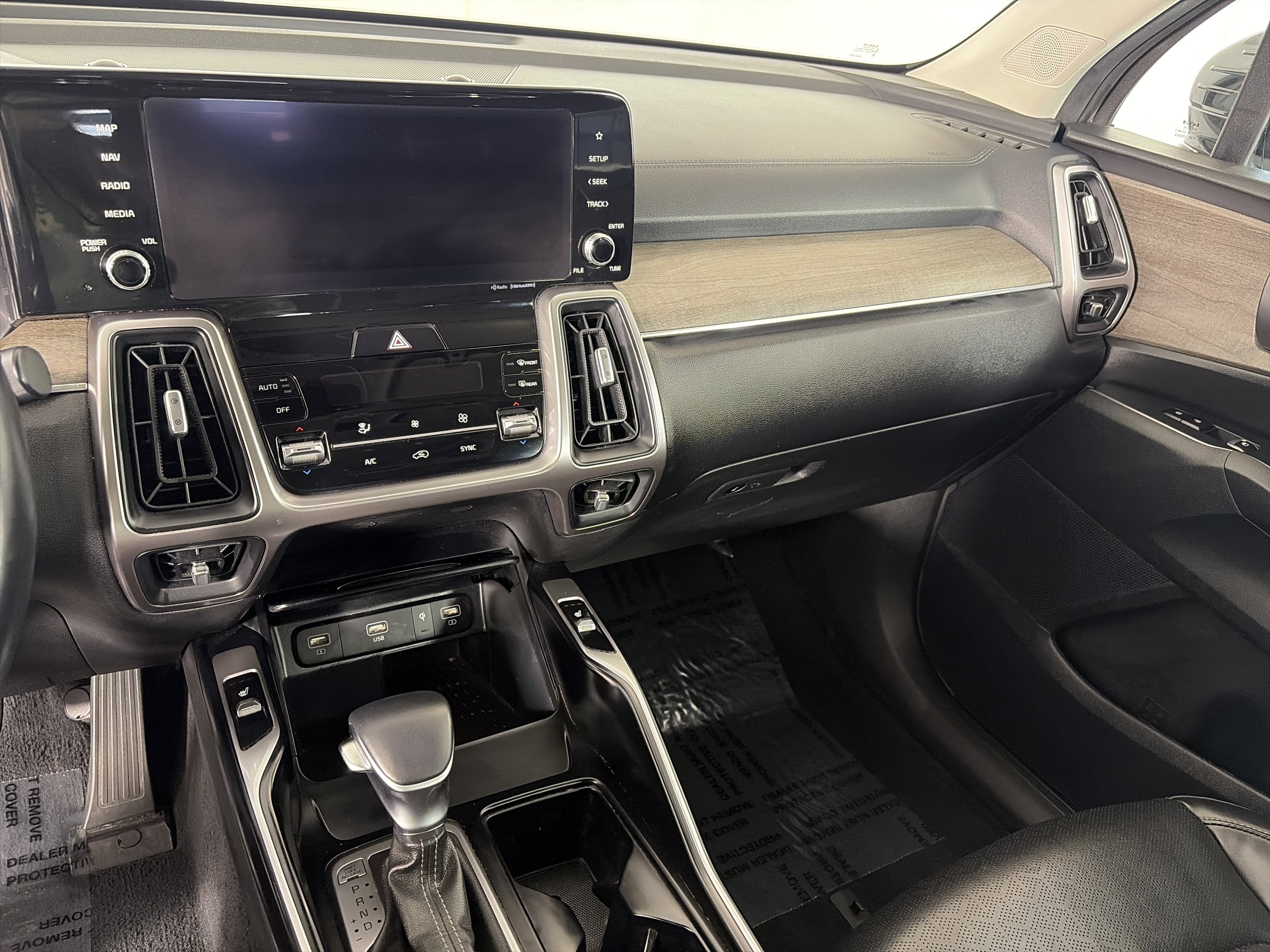 Certified 2023 Kia Sorento S w/ Panoramic Sunroof Package image 4