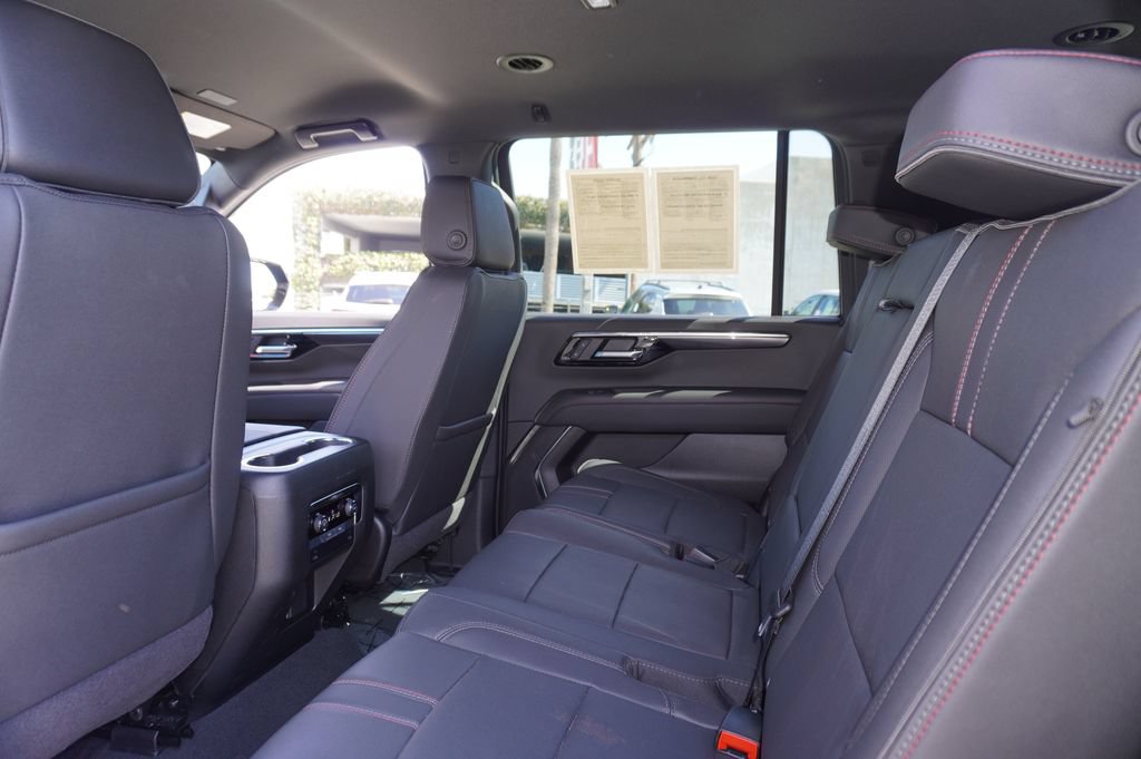 Used 2026 Chevrolet Suburban RST RWD image 12