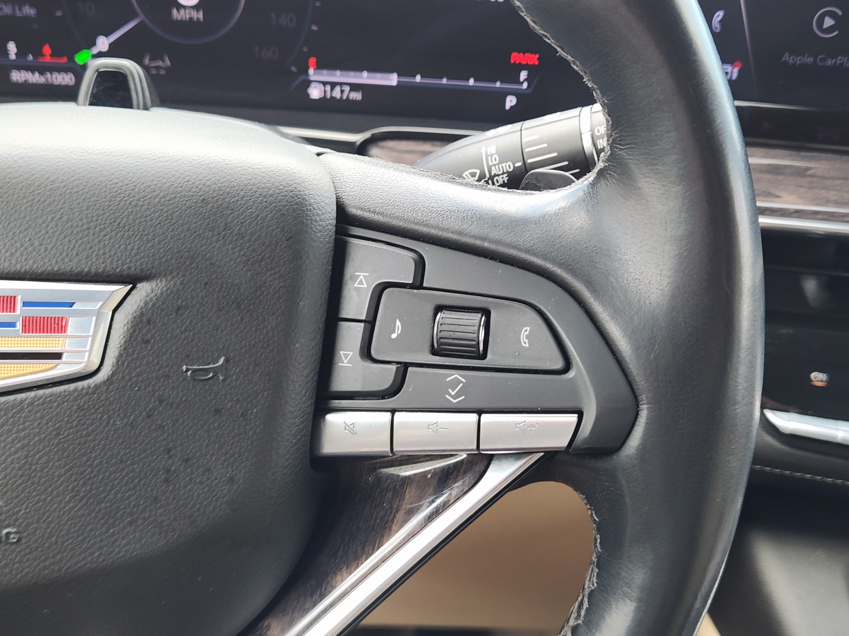 Used 2022 Cadillac Escalade Premium Luxury RWD image 13