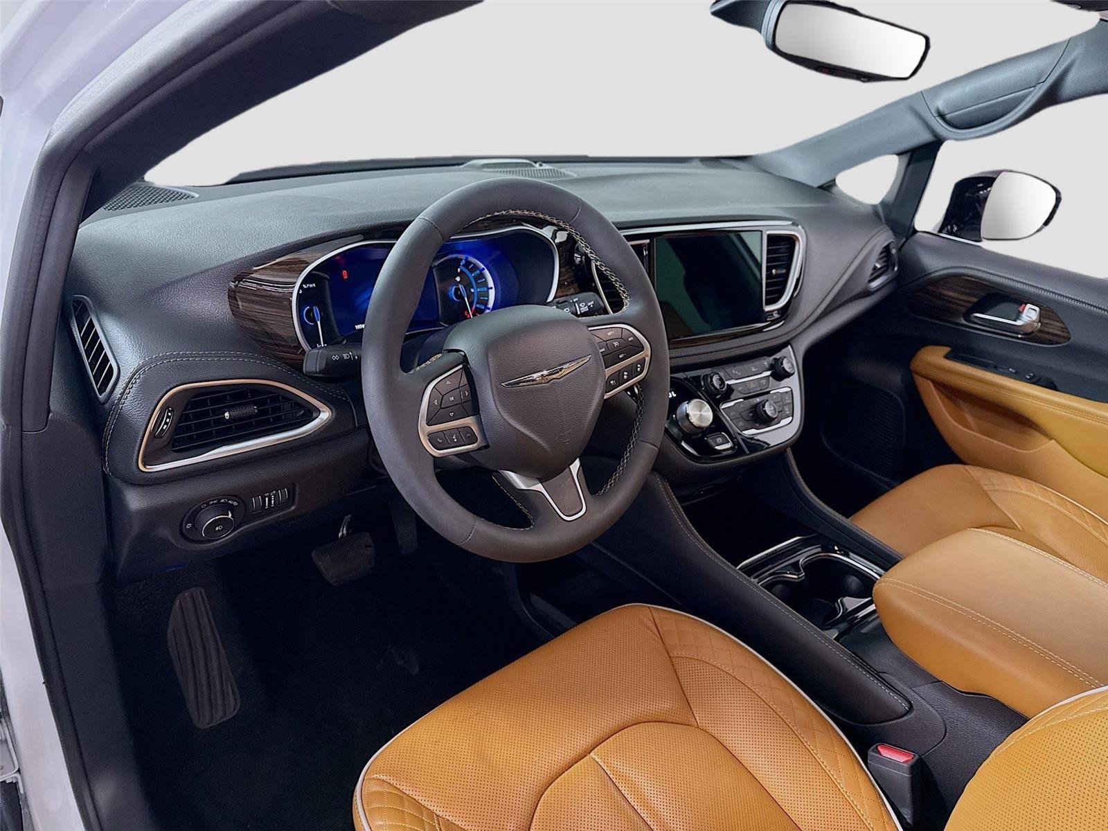 Used 2023 Chrysler Pacifica Pinnacle image 3