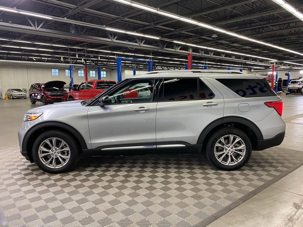 Used 2023 Ford Explorer Limited image 7
