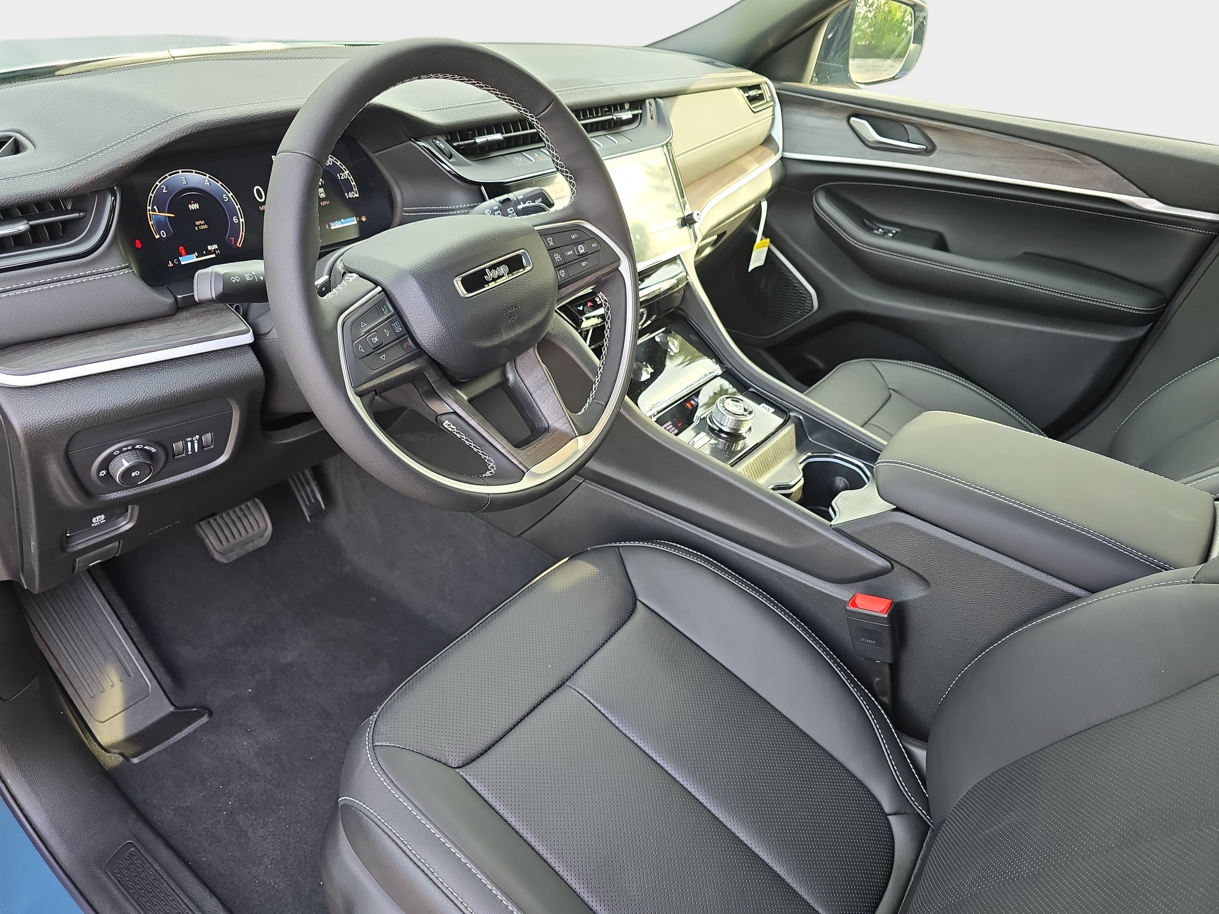 New 2026 Jeep Grand Cherokee Limited Reserve AWD/4WD image 14