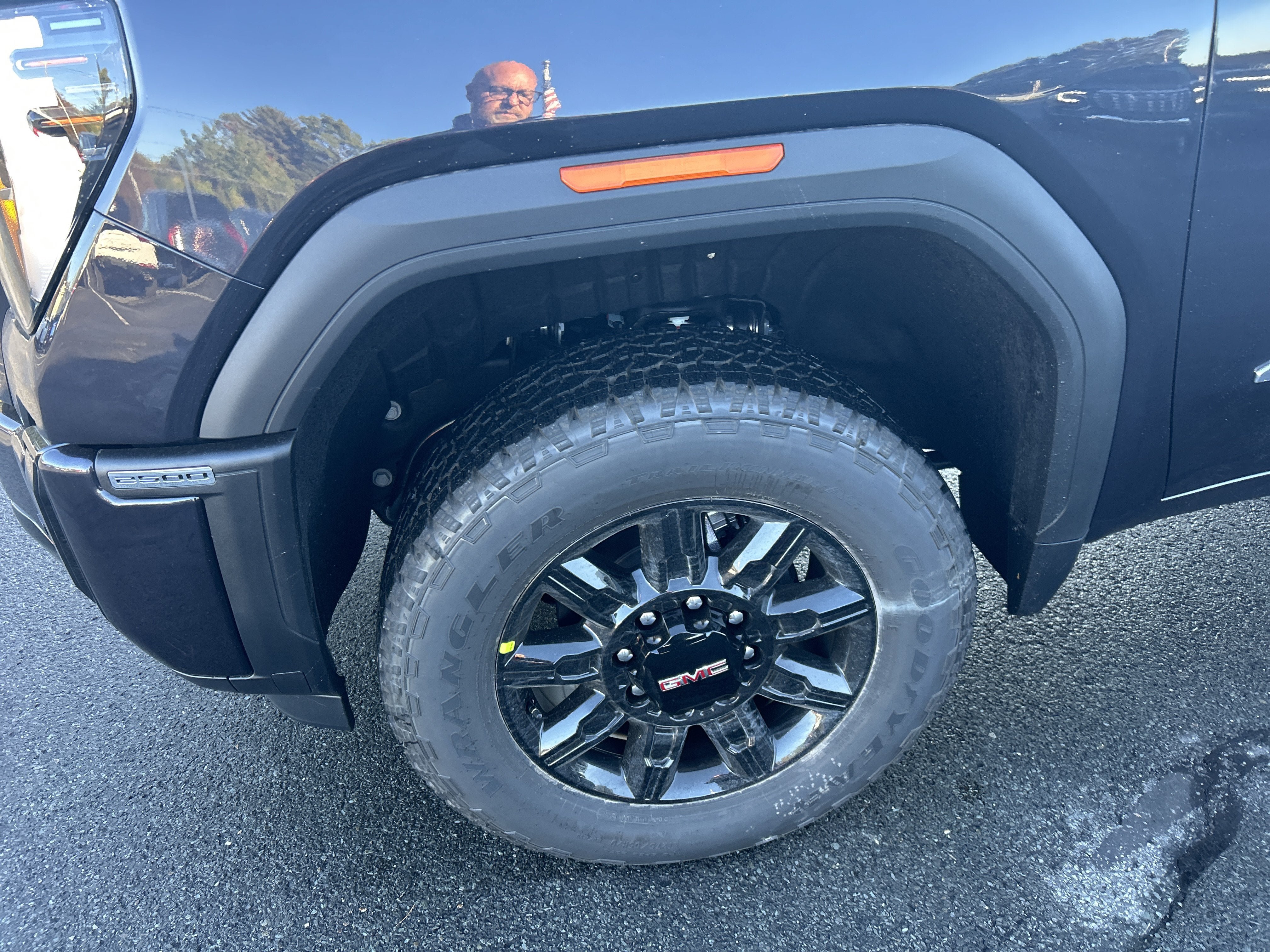 New 2026 GMC Sierra 2500 AT4 w/ AT4 Premium Plus Package AWD/4WD image 6