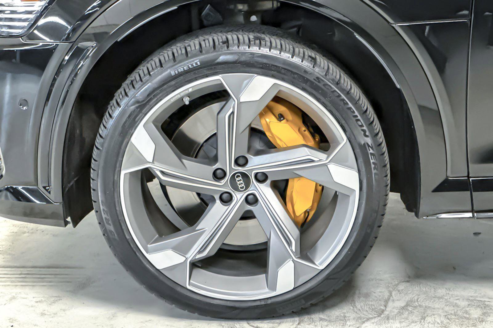 Used 2023 Audi e-tron S Premium Plus w/ Black Optic Package image 26