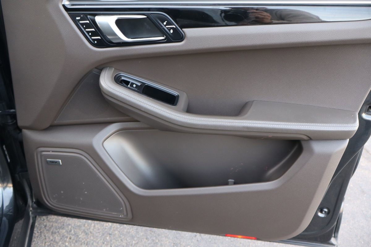 Used 2017 Porsche Macan image 28