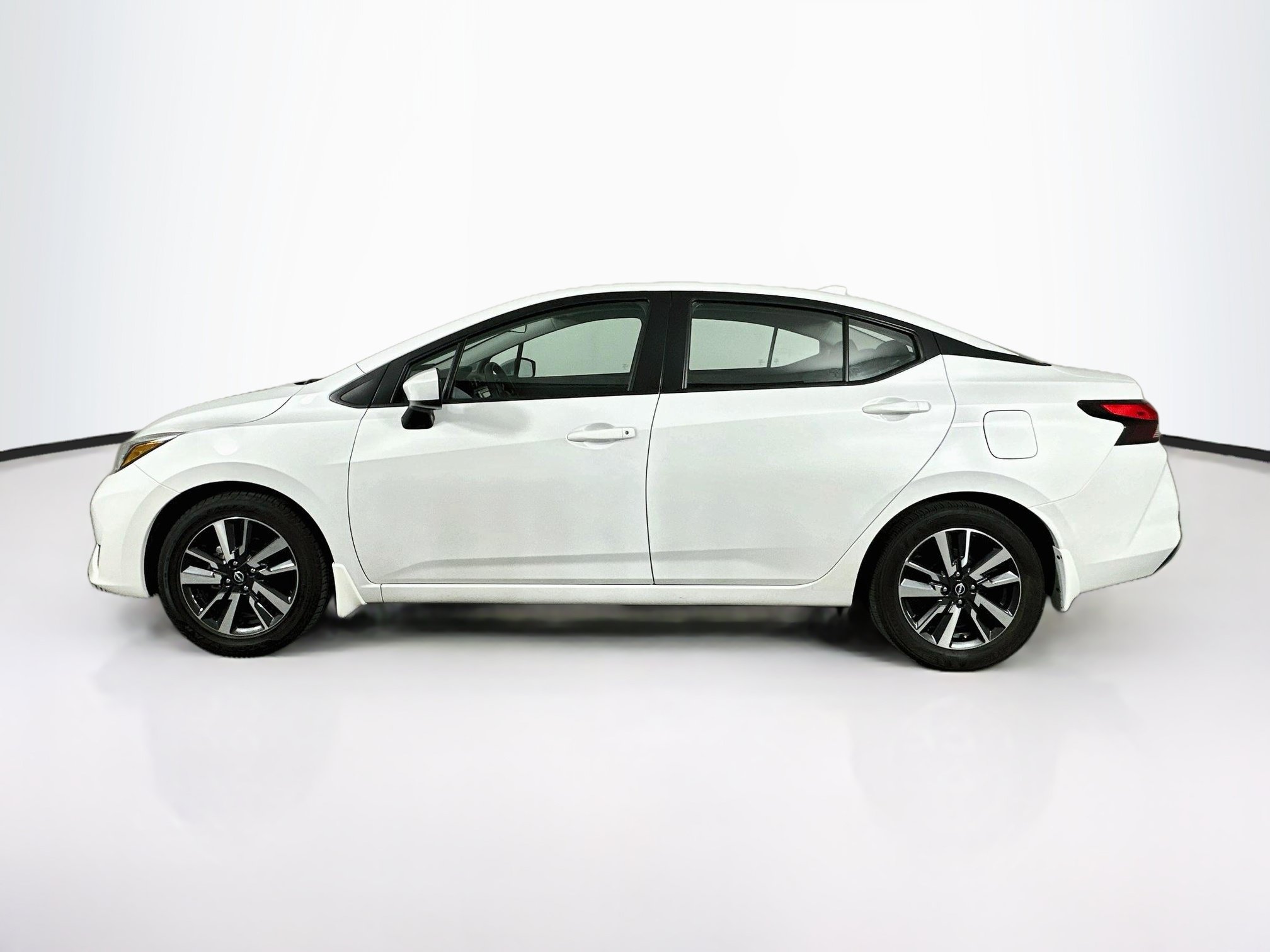 Used 2025 Nissan Versa SV w/ Trunk Package FWD image 4