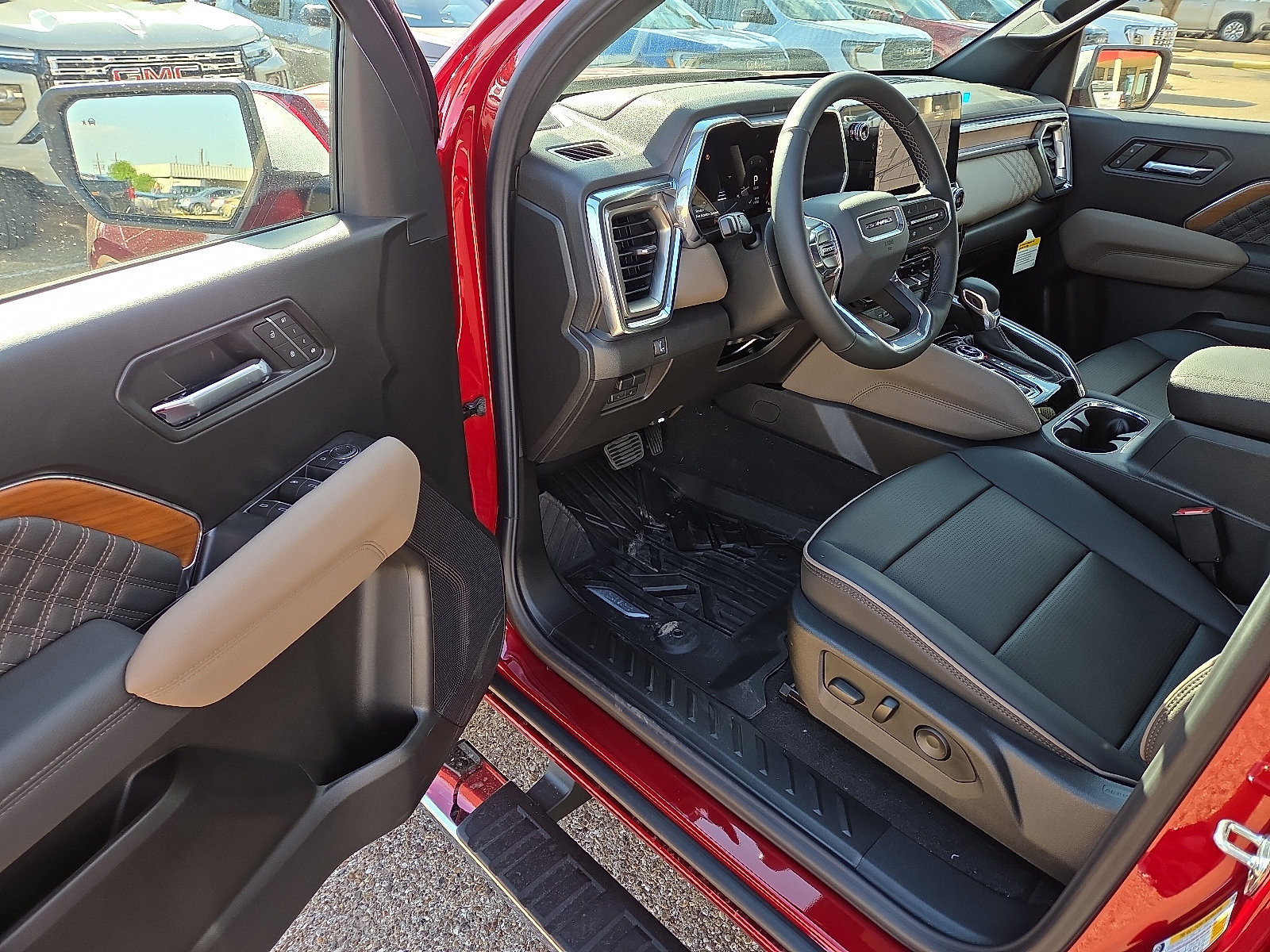 New 2026 GMC Canyon Denali w/ LPO, Black Badging Package AWD/4WD image 11