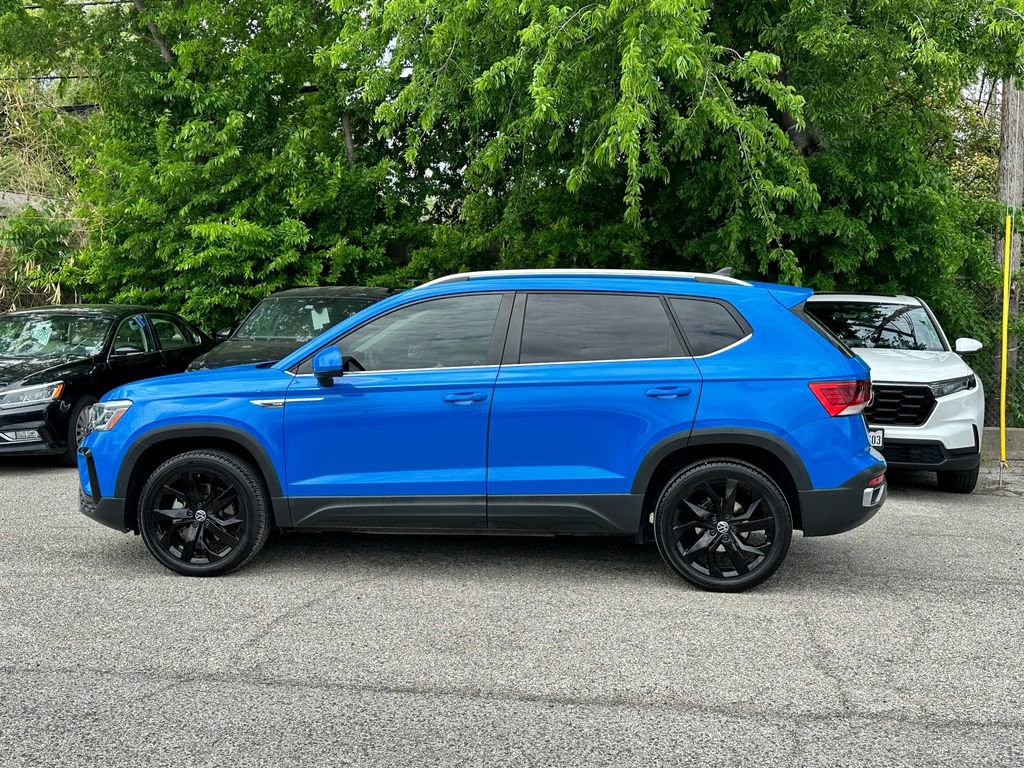 Used 2022 Volkswagen Taos SEL w/ Panoramic Sunroof Package image 3