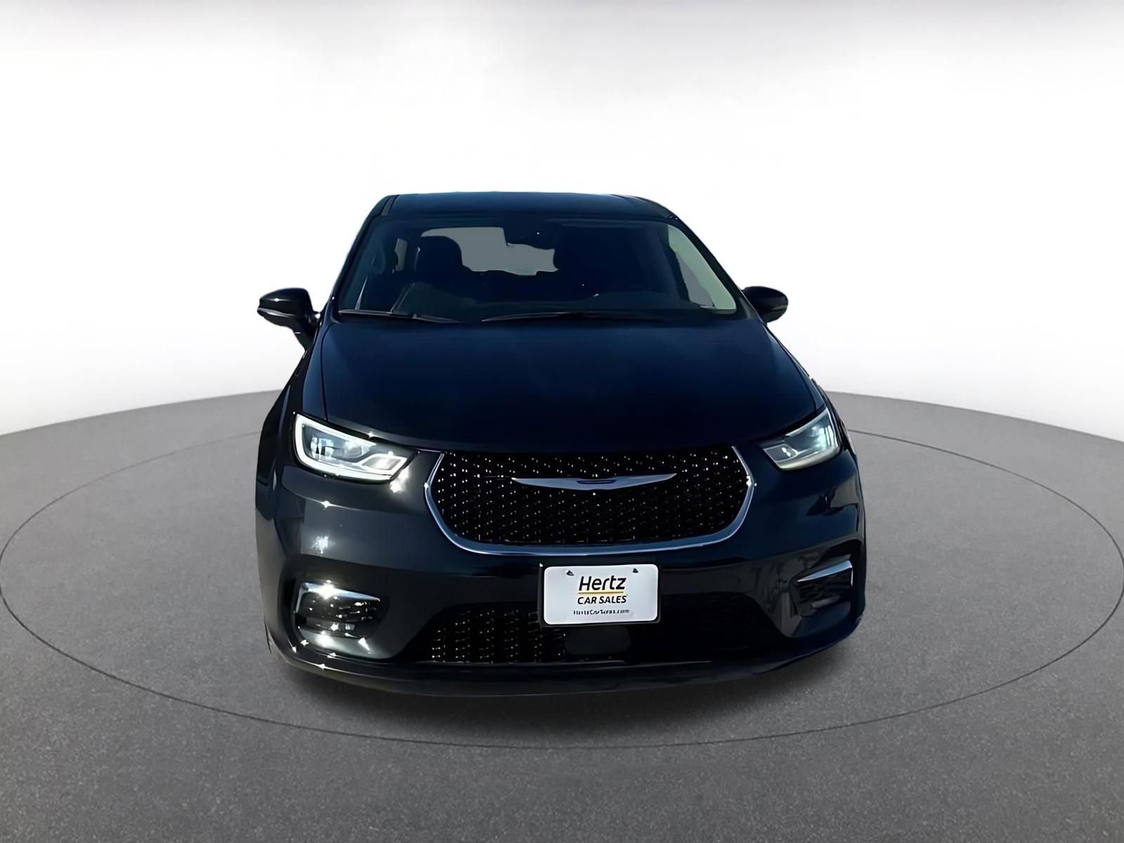 Used 2023 Chrysler Pacifica Touring-L image 3