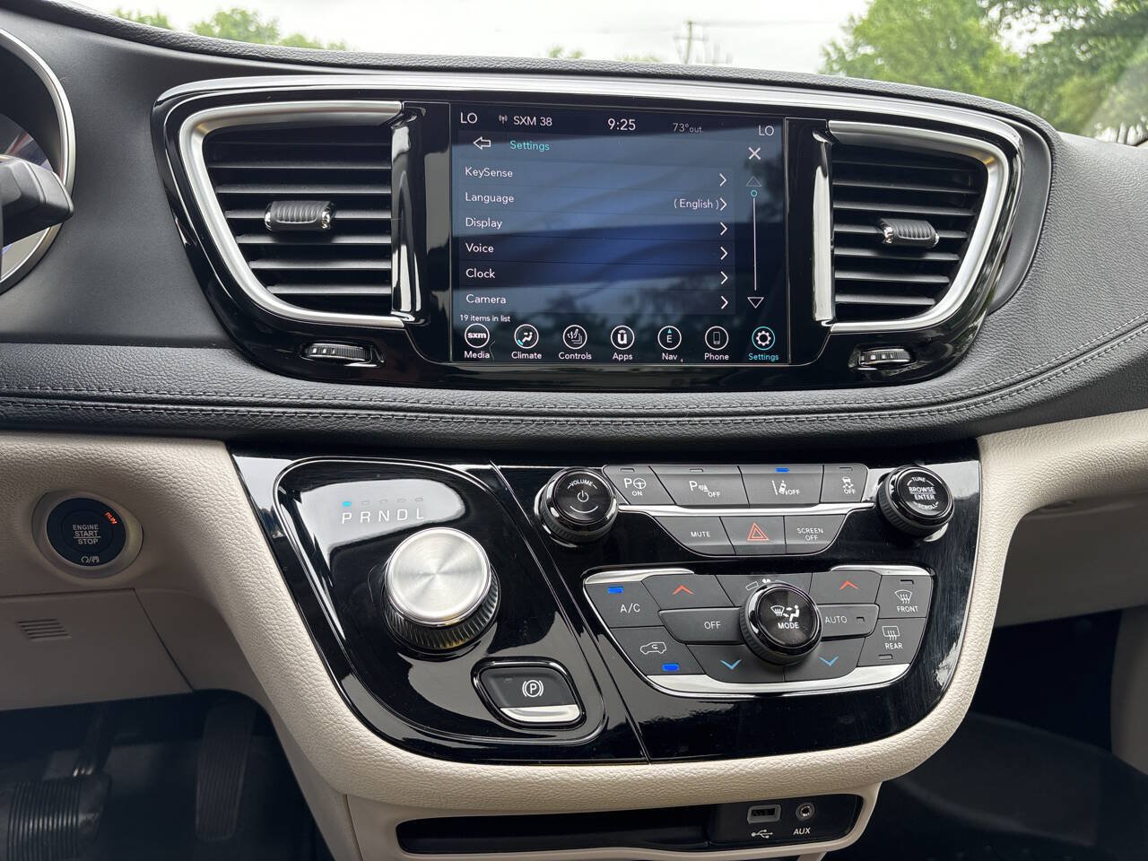 Used 2020 Chrysler Pacifica Limited w/ Advanced Safetytec Group FWD image 19