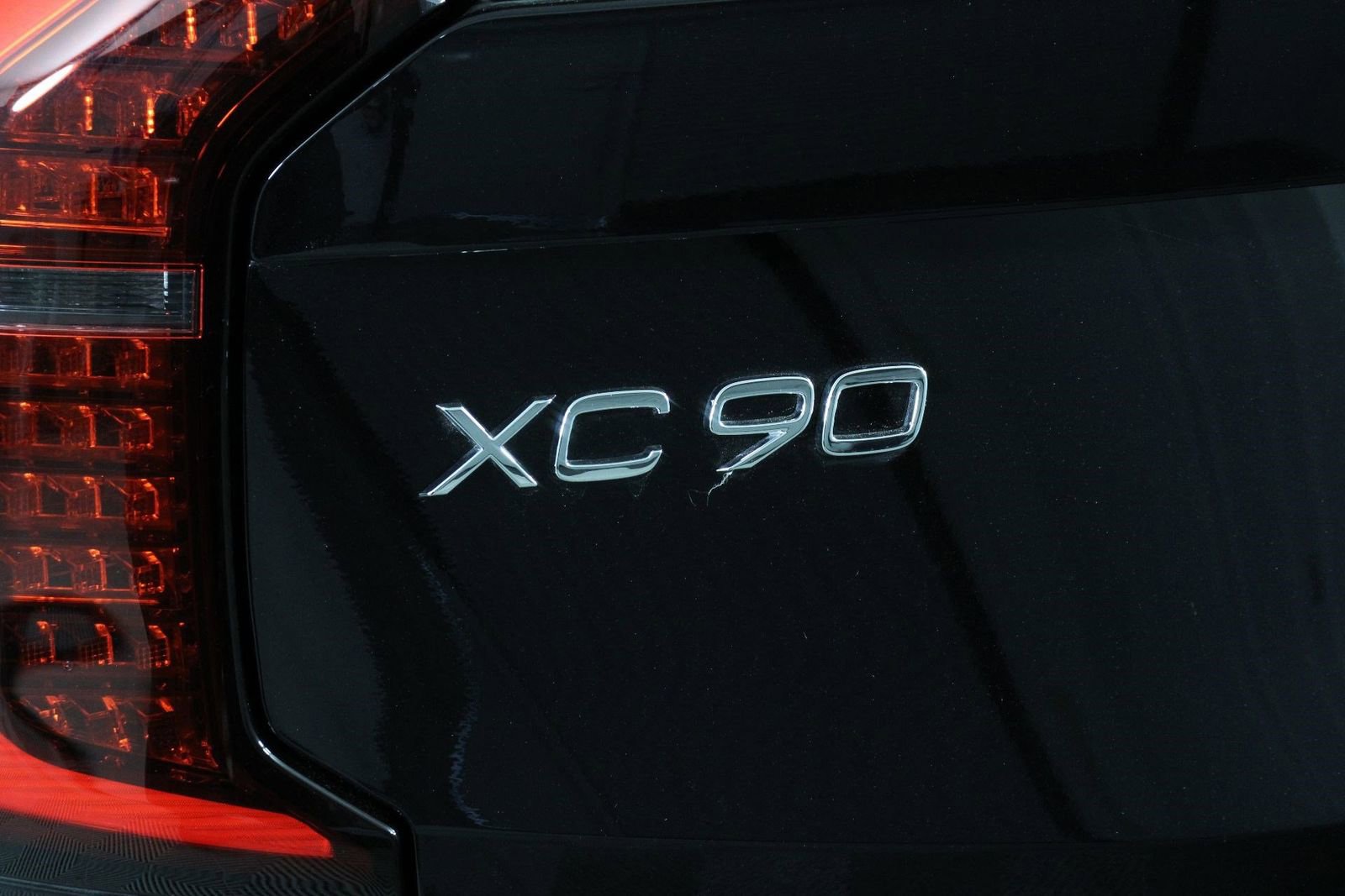 Certified 2025 Volvo XC90 T8 Plus AWD/4WD image 19