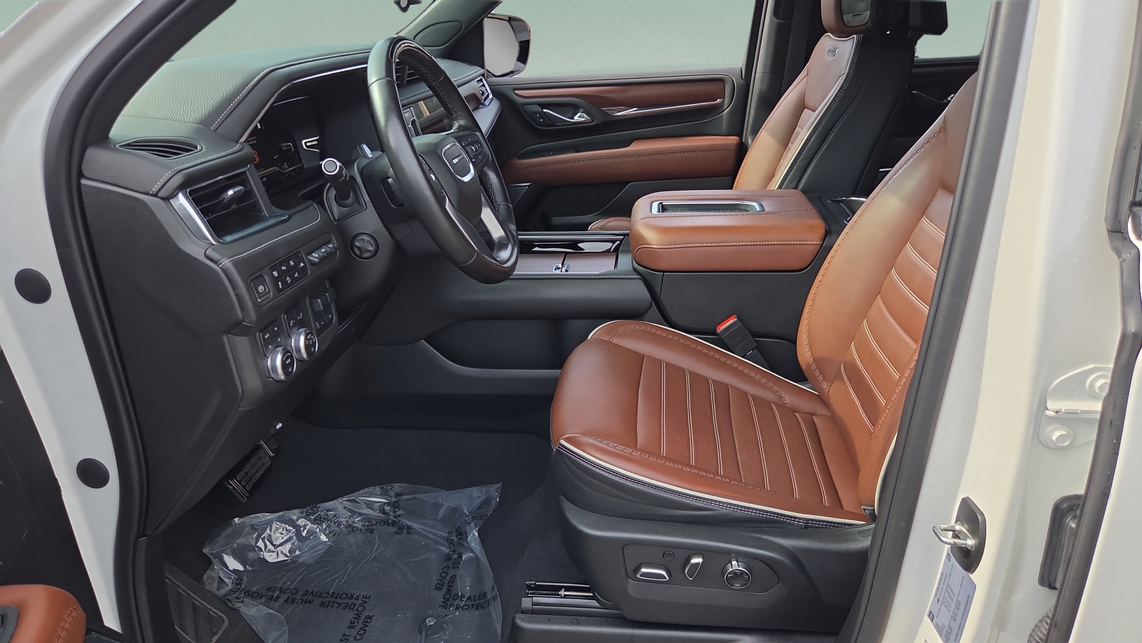 Certified 2023 GMC Yukon Denali Ultimate AWD/4WD image 9