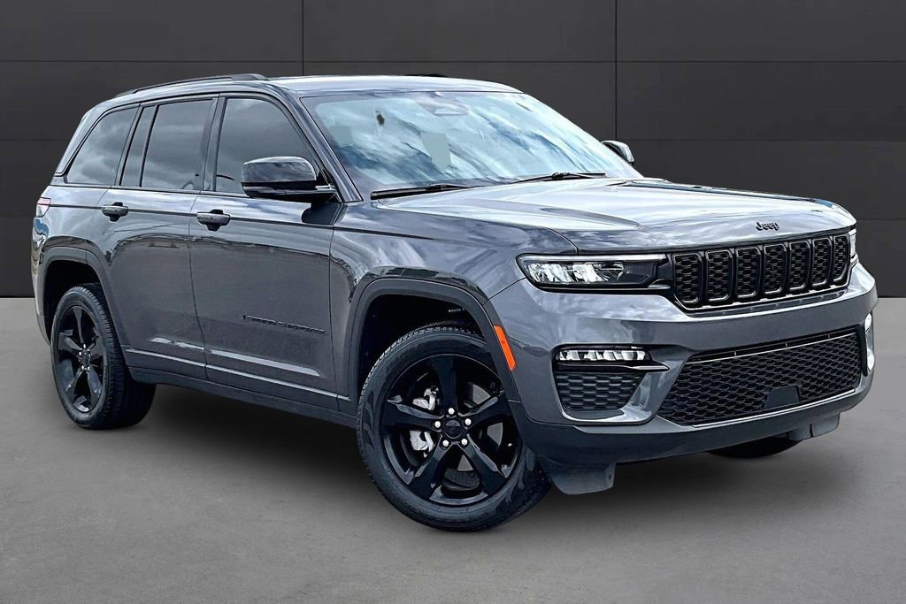 Used 2024 Jeep Grand Cherokee Limited w/ Black Appearance Package AWD/4WD image 9