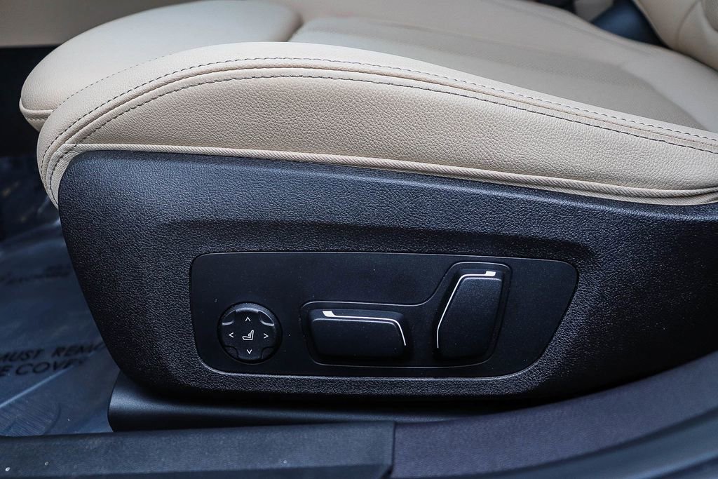 Certified 2025 BMW 330i Sedan w/ Convenience Package image 22