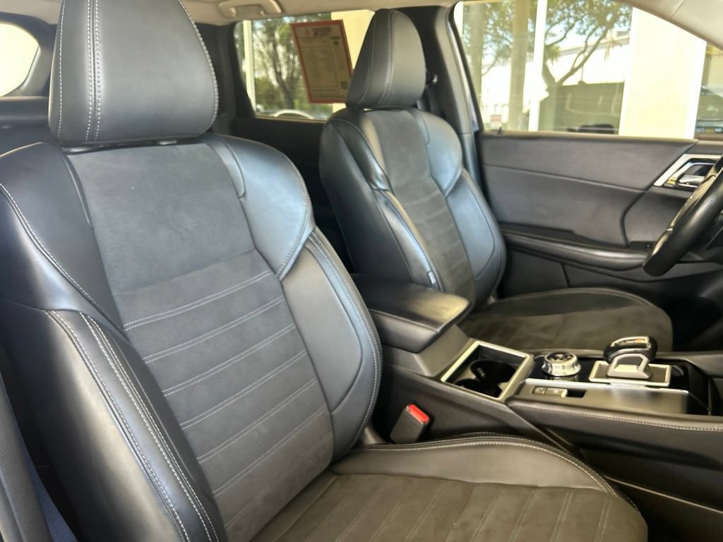 Used 2024 Mitsubishi Outlander FWD image 25