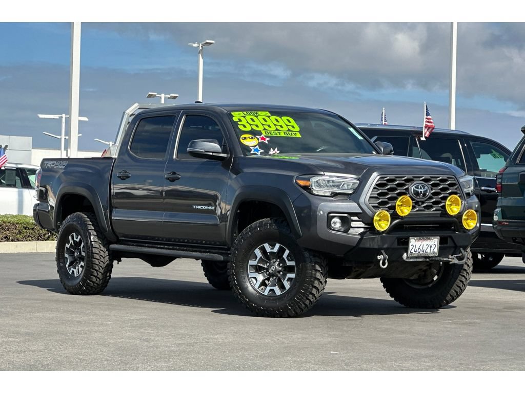 Used 2020 Toyota Tacoma TRD Off-Road w/ TRD Premium Off Road Package AWD/4WD image 2