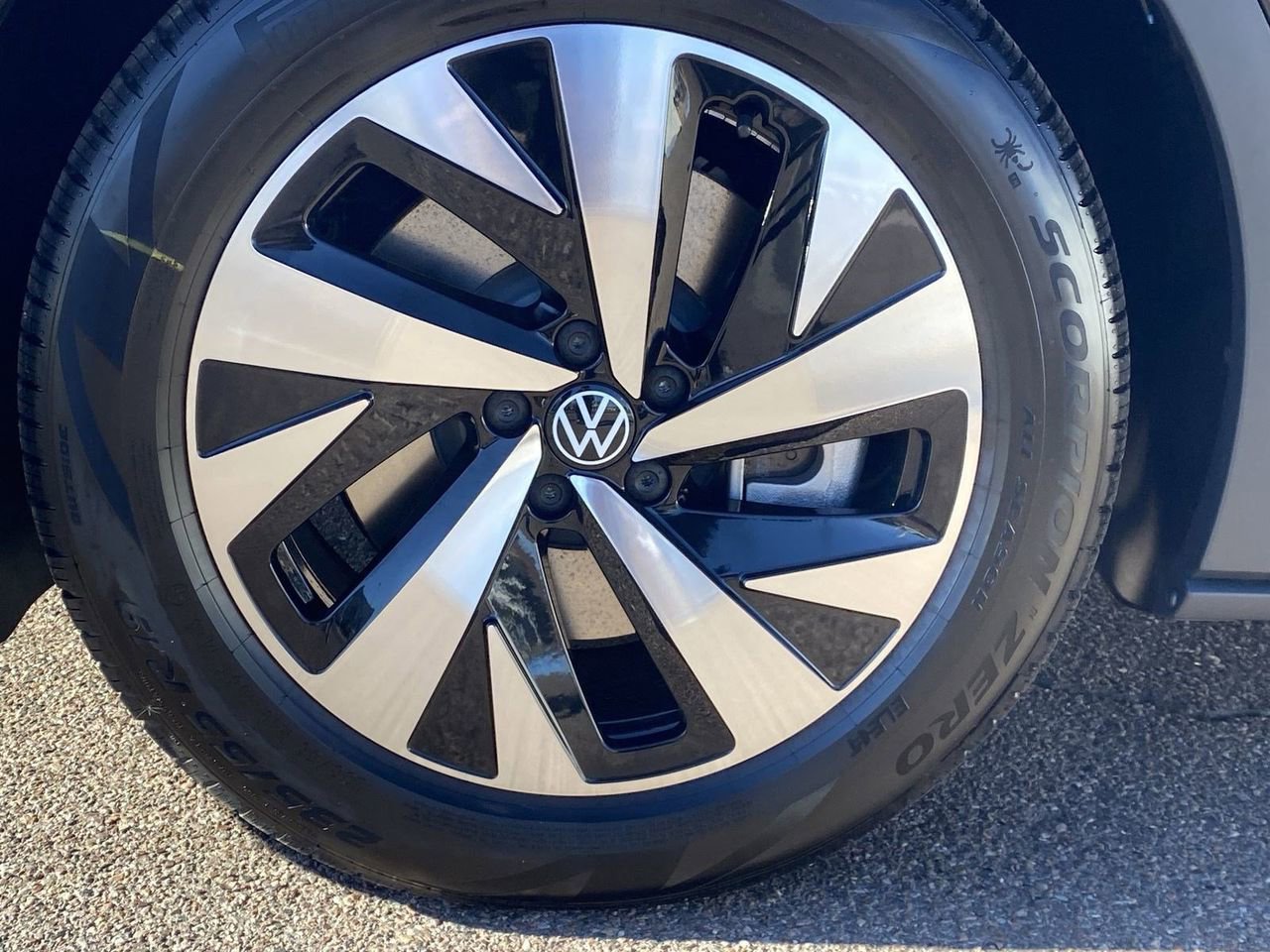 New 2026 Volkswagen ID.4 Pro image 6