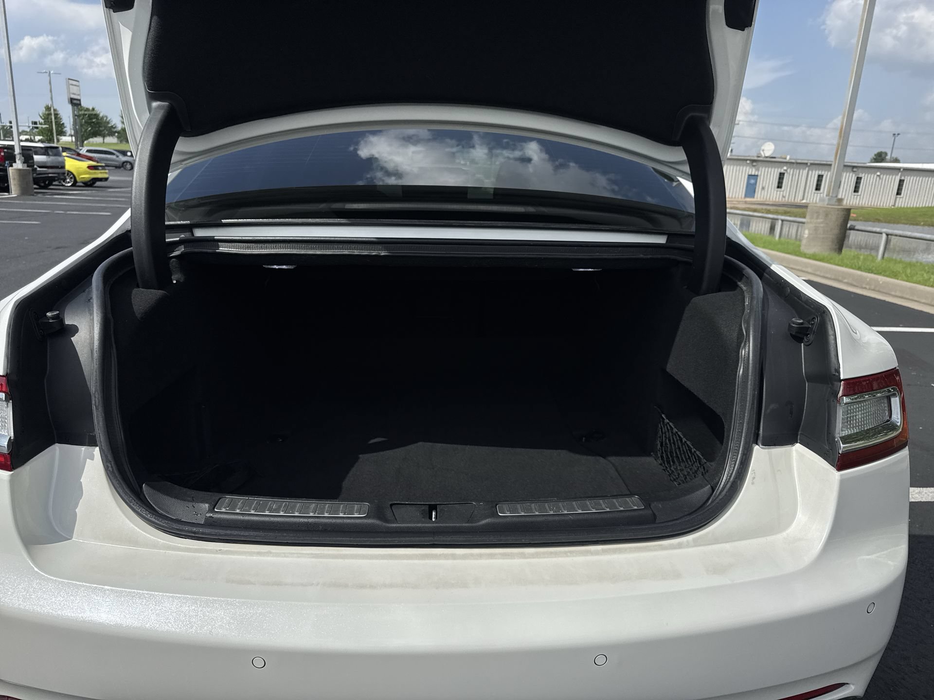 Used 2020 Lincoln Continental Reserve w/ Luxury Package FWD image 24