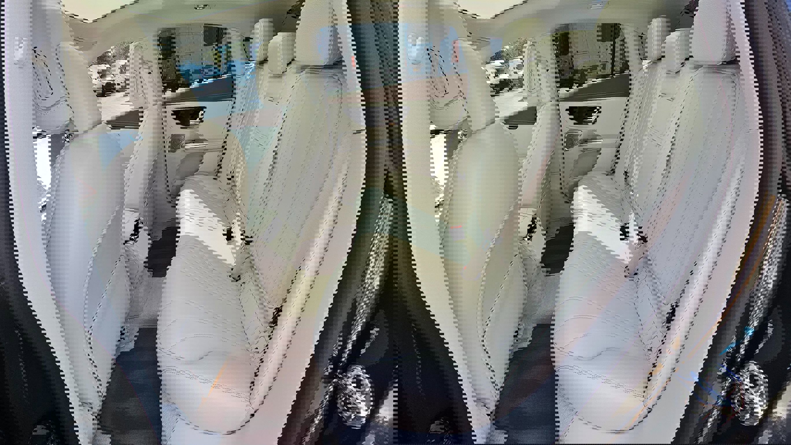 Used 2023 Mercedes-Benz EQE 500 4MATIC Sedan w/ Exclusive Trim Package image 20