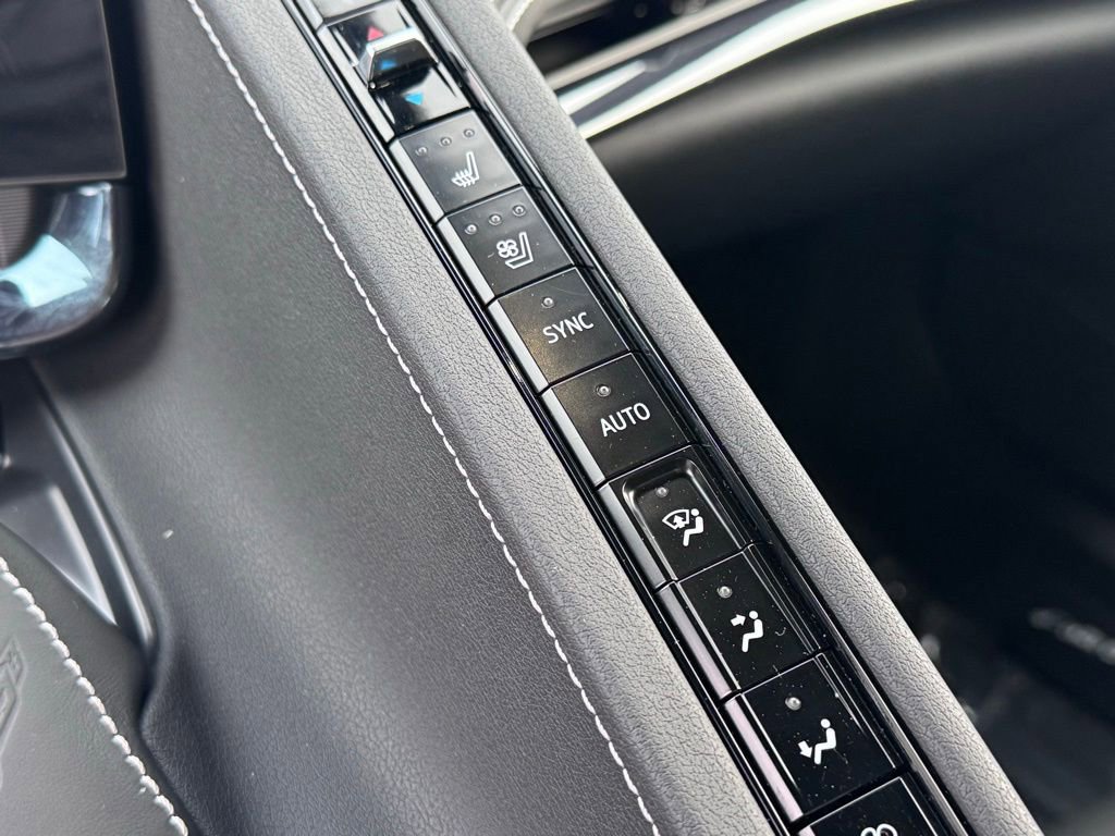 Used 2024 Chevrolet Corvette Stingray Preferred Cpe w/ Stealth Interior Trim Package image 30
