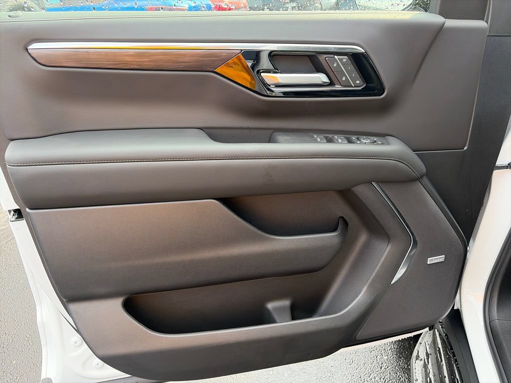 New 2026 Chevrolet Suburban LT w/ Comfort Package AWD/4WD image 19