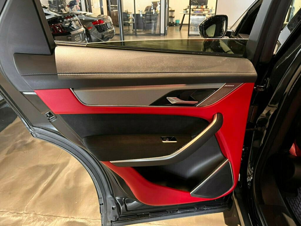 Used 2023 Jaguar F-PACE SVR image 18