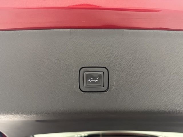 Used 2023 Chevrolet Traverse LT FWD image 28