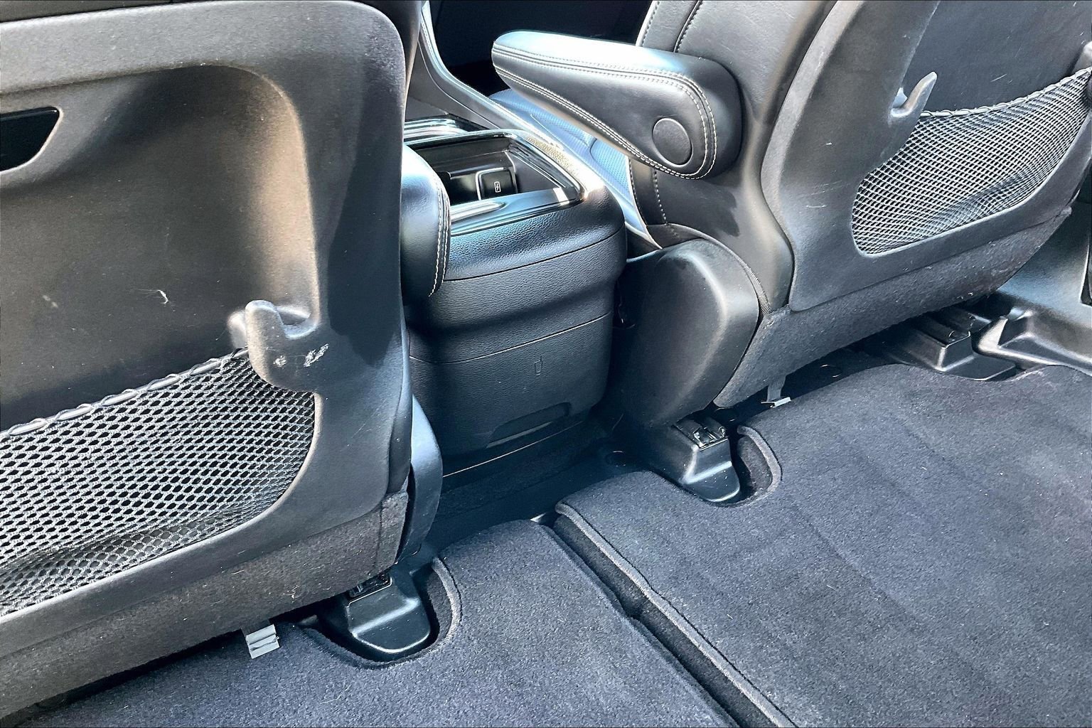 Used 2025 Chrysler Pacifica Limited image 24