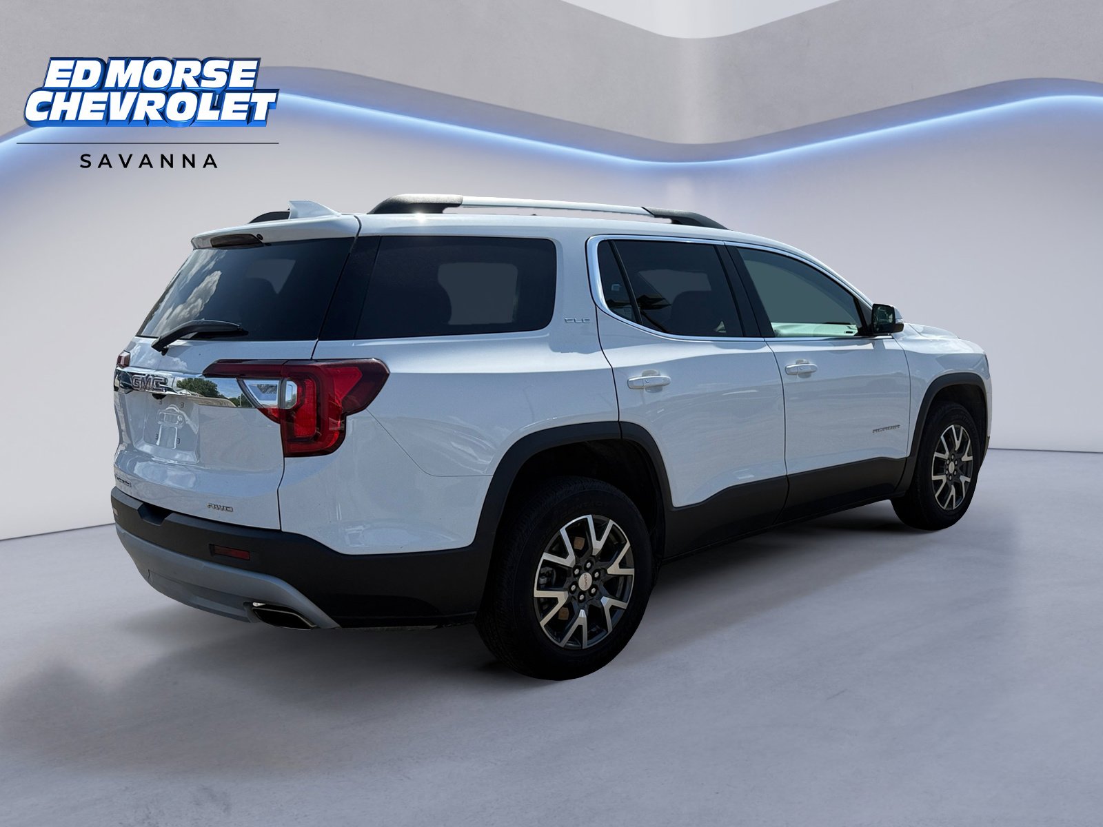 Used 2023 GMC Acadia SLE w/ Driver Convenience Package image 5