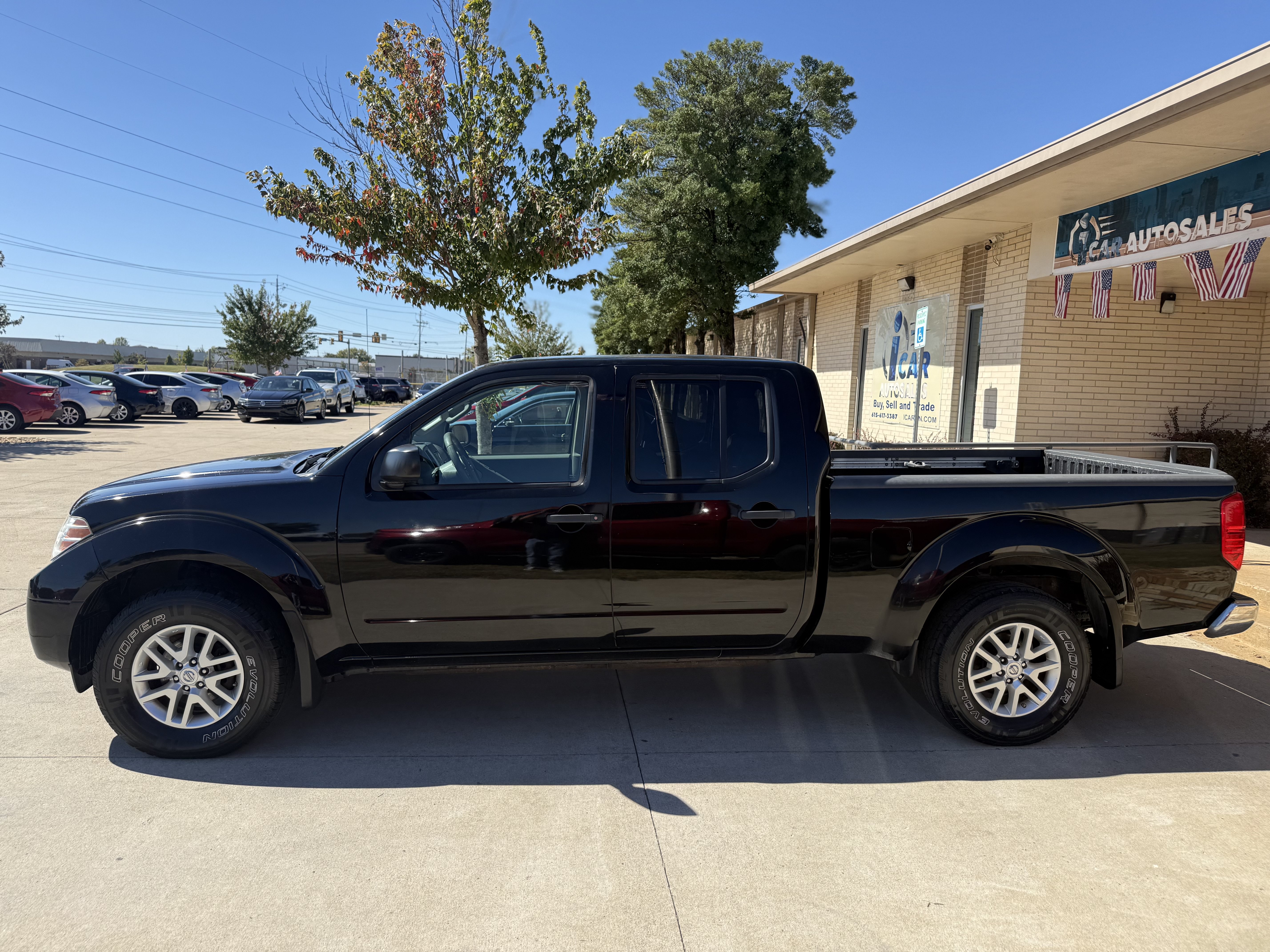 Used 2015 Nissan Frontier SV w/ SV Value Truck Package AWD/4WD image 3