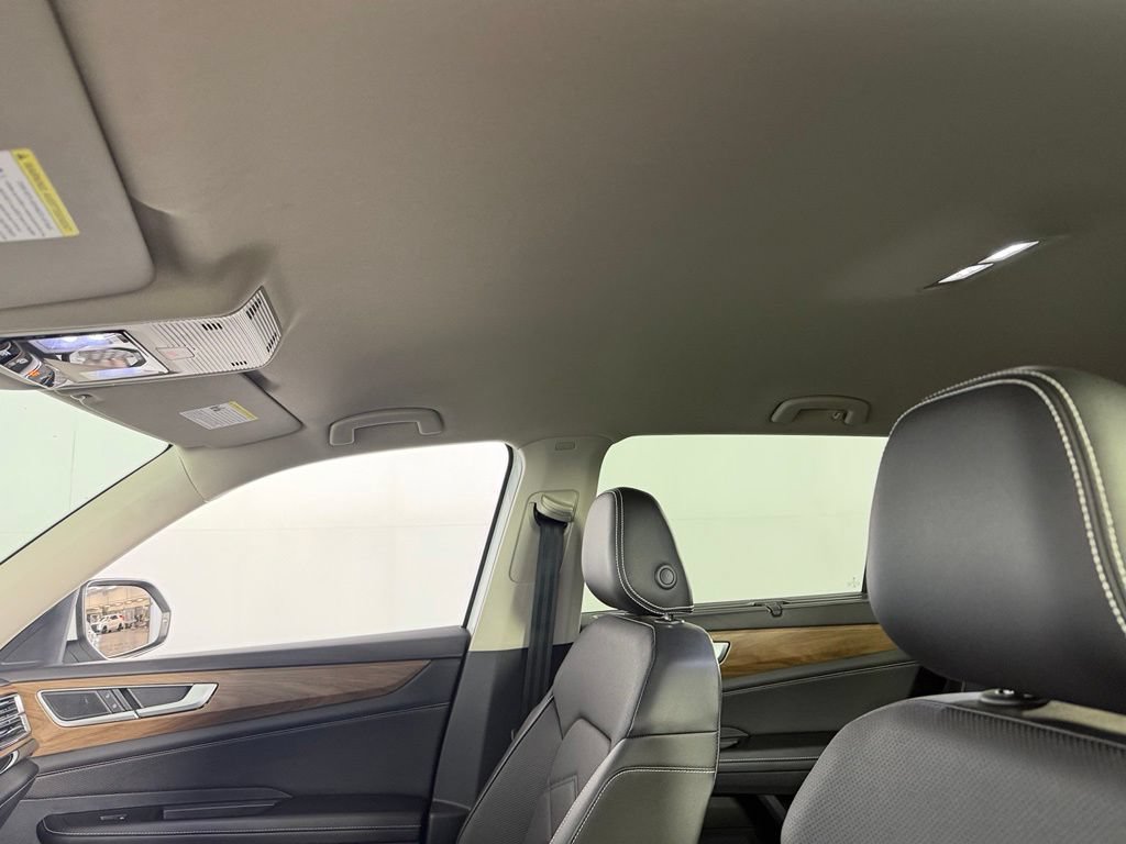Used 2024 Volkswagen Atlas SE FWD image 24