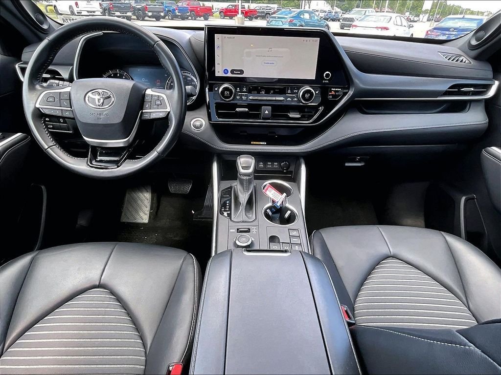 Used 2023 Toyota Highlander XSE AWD/4WD image 22