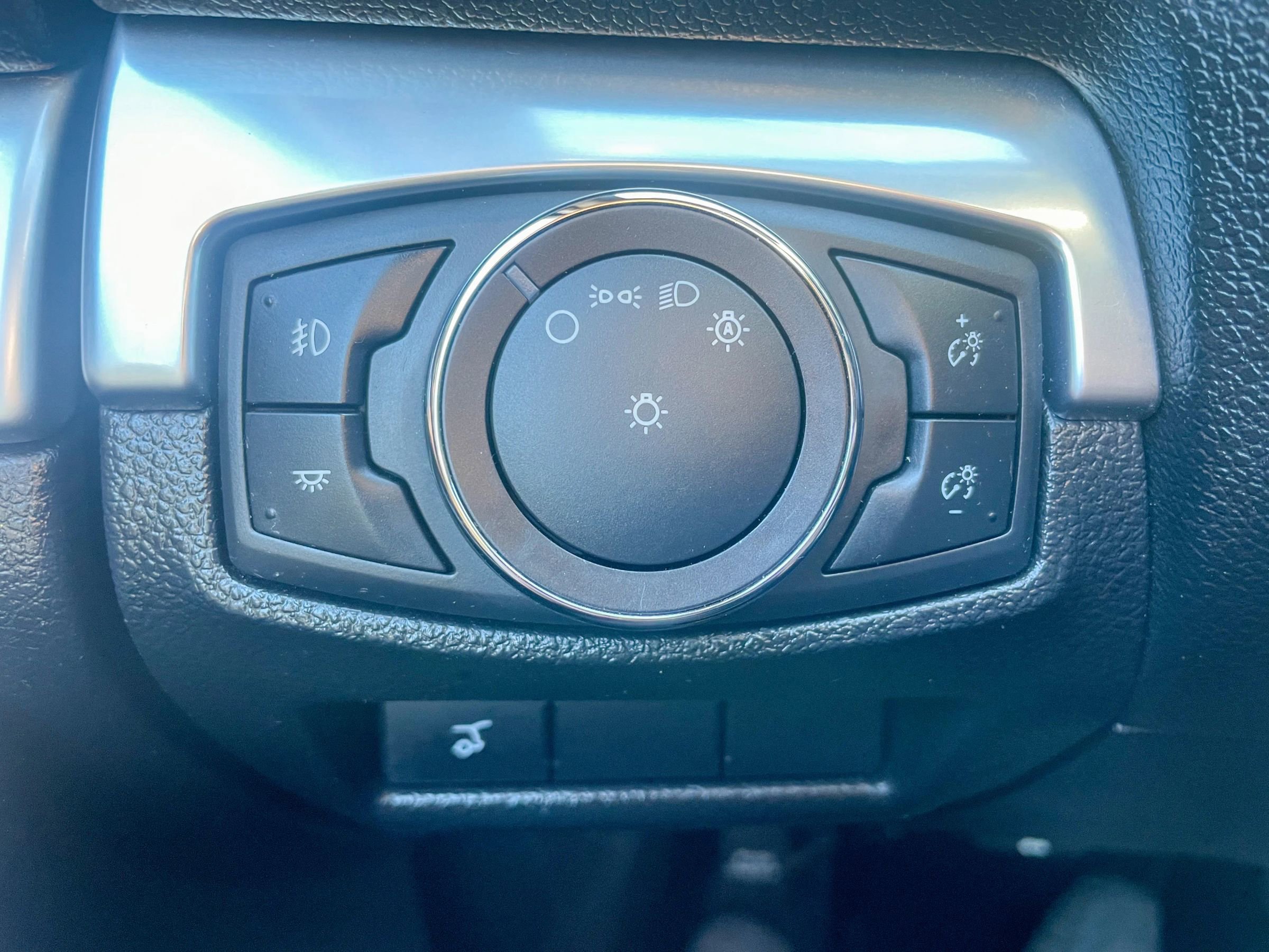 Used 2018 Ford Explorer Limited image 35