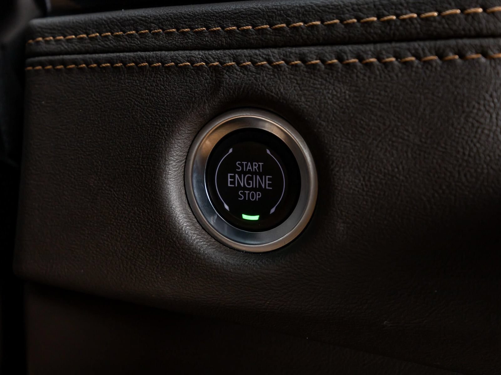 Used 2025 Cadillac Escalade Premium Luxury w/ LPO, Floor Liner Package AWD/4WD image 19