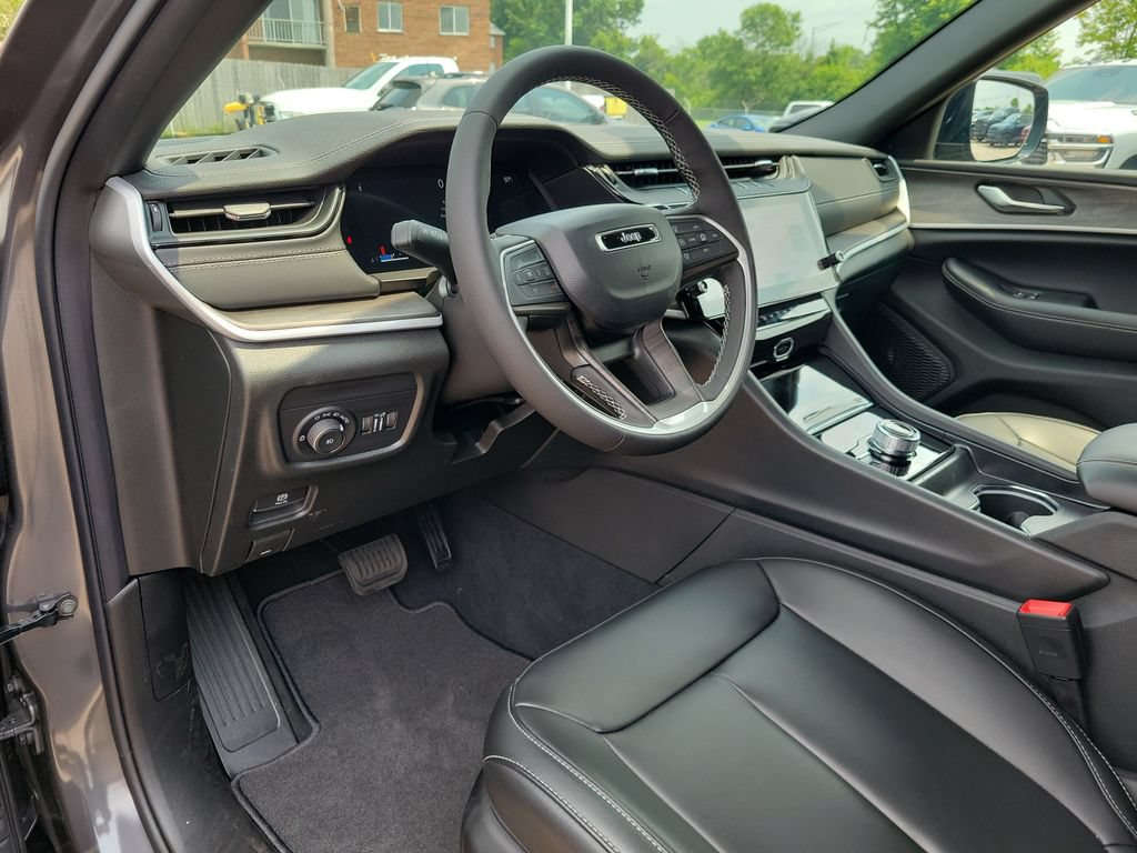 New 2026 Jeep Grand Cherokee Limited w/ Limited Altitude Package AWD/4WD image 12