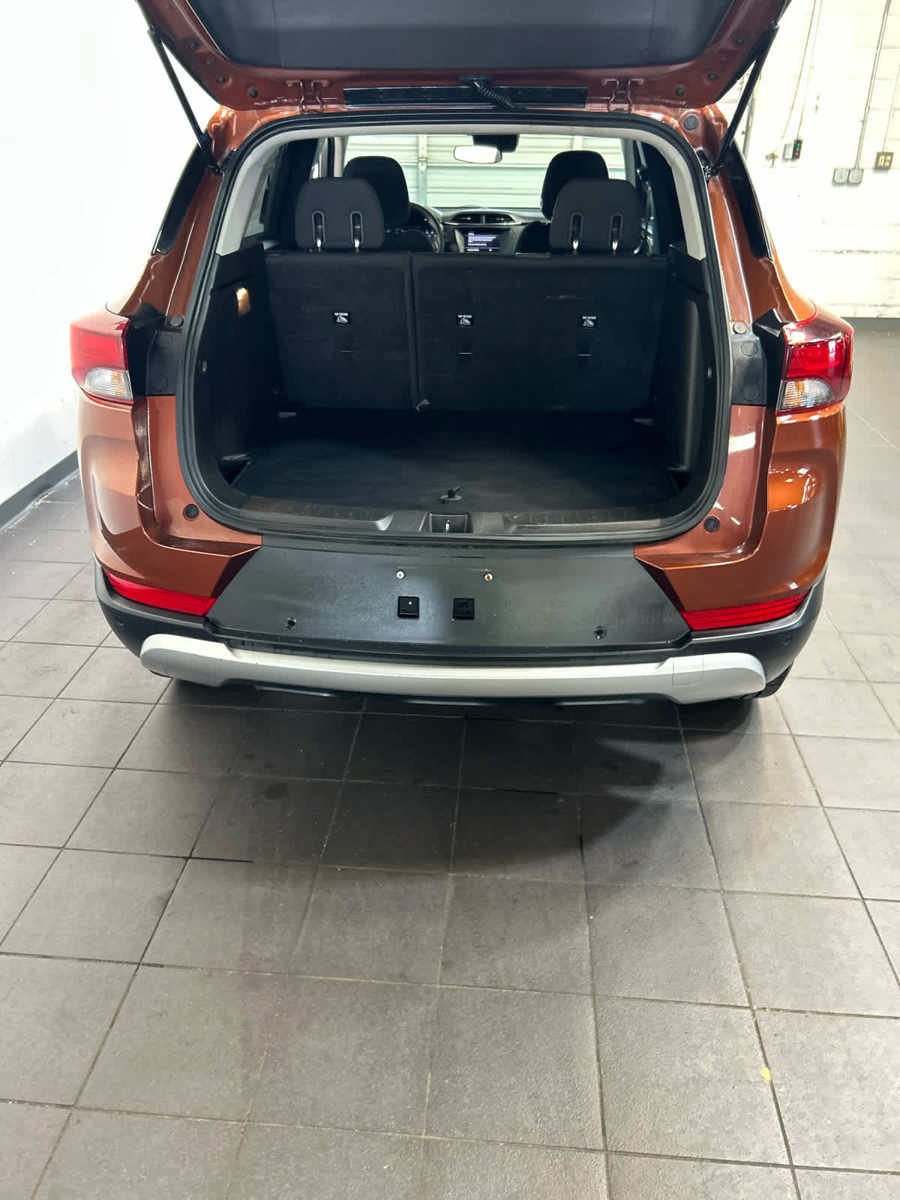 Used 2021 Chevrolet TrailBlazer LT w/ Driver Confidence Package FWD image 10