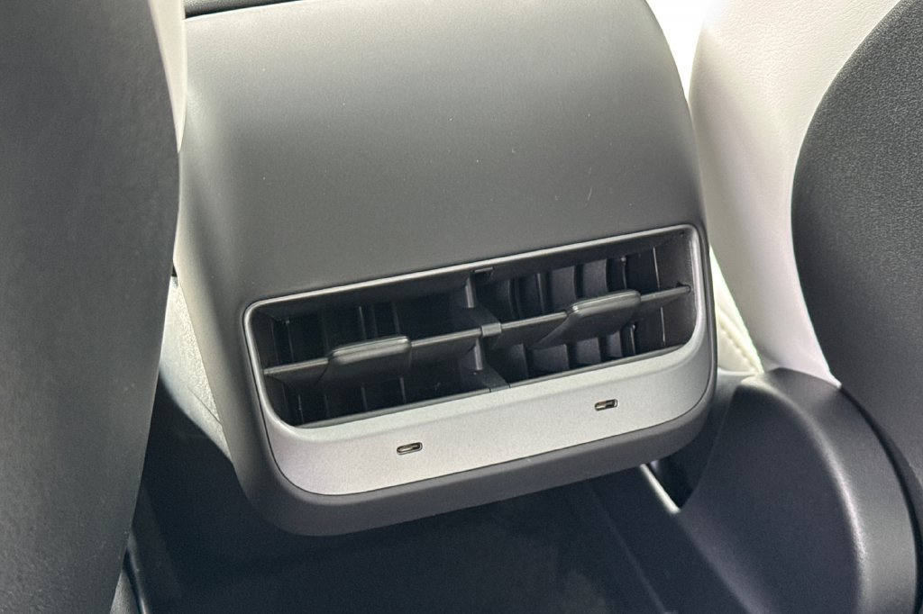 Used 2025 Tesla Model Y Performance AWD/4WD image 16