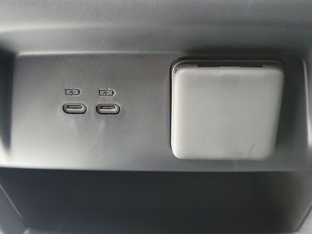 Used 2024 Chevrolet Traverse LS AWD/4WD image 17