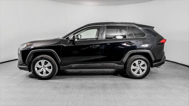 Used 2020 Toyota RAV4 LE FWD image 3