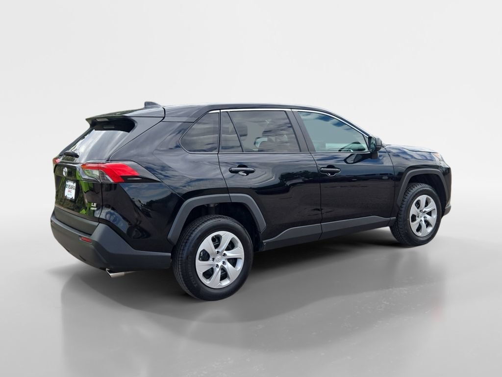 Used 2022 Toyota RAV4 LE AWD/4WD image 5