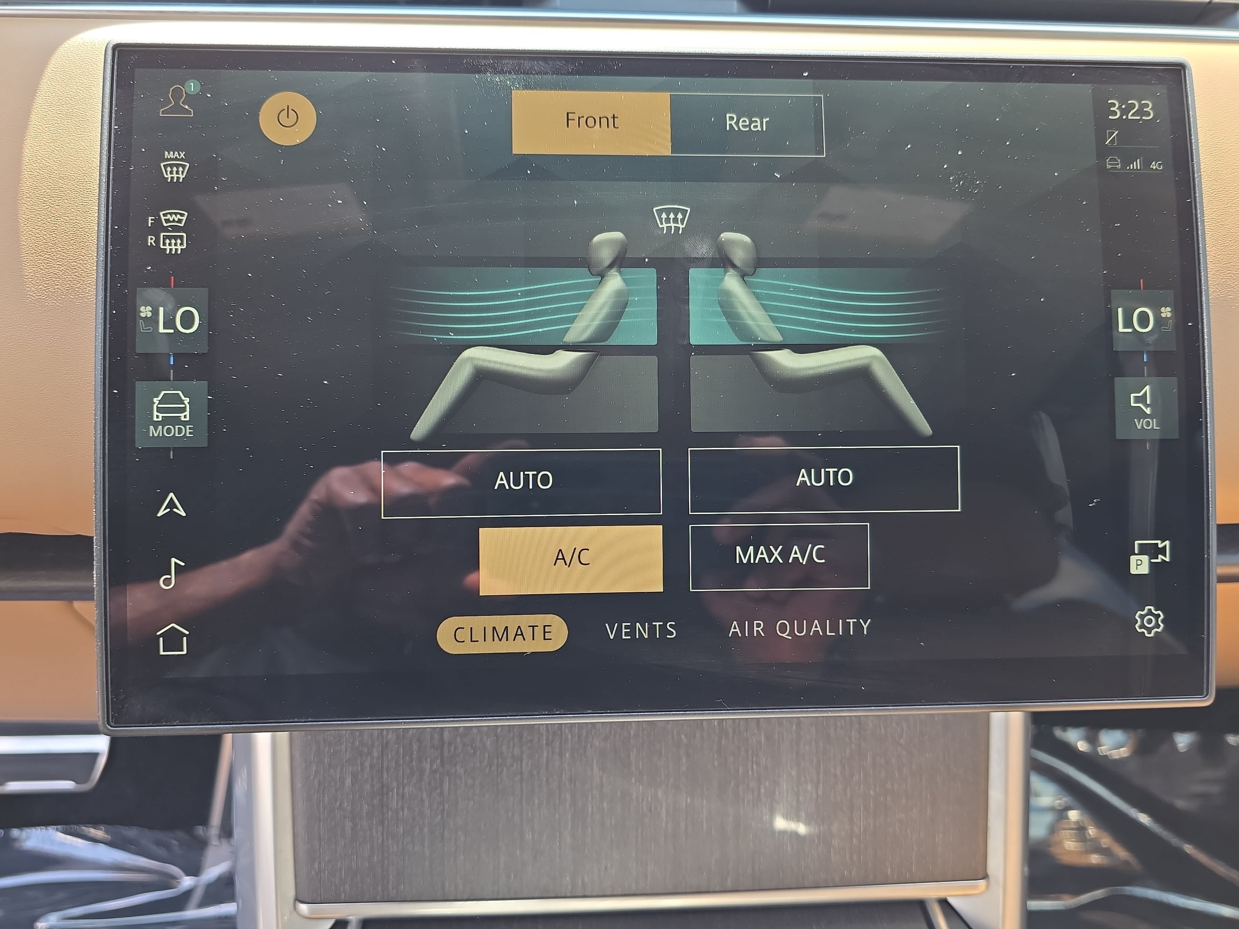 Certified 2025 Land Rover Range Rover SE AWD/4WD image 21