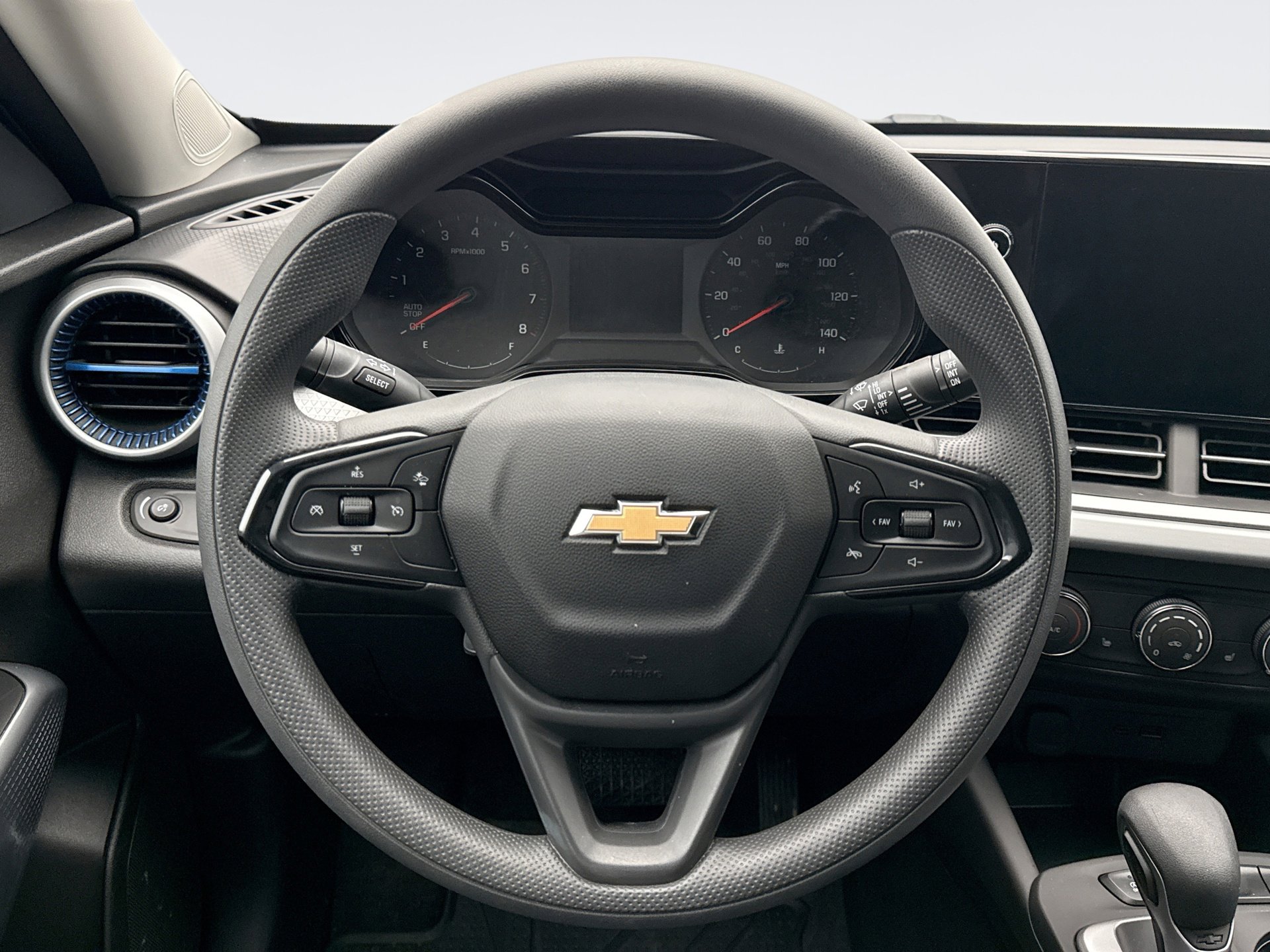 Used 2025 Chevrolet Trax LS w/ LS Convenience Package FWD image 12