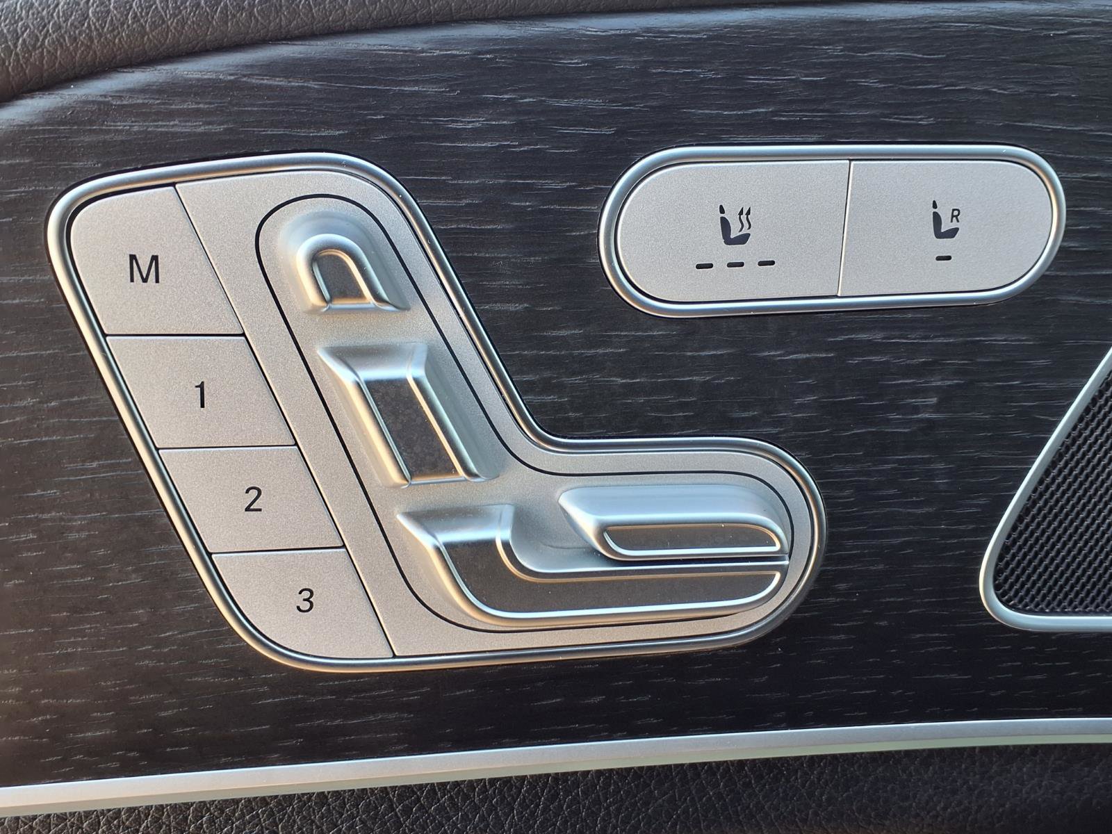 Used 2025 Mercedes-Benz GLE 450e BASE 4MATIC image 17