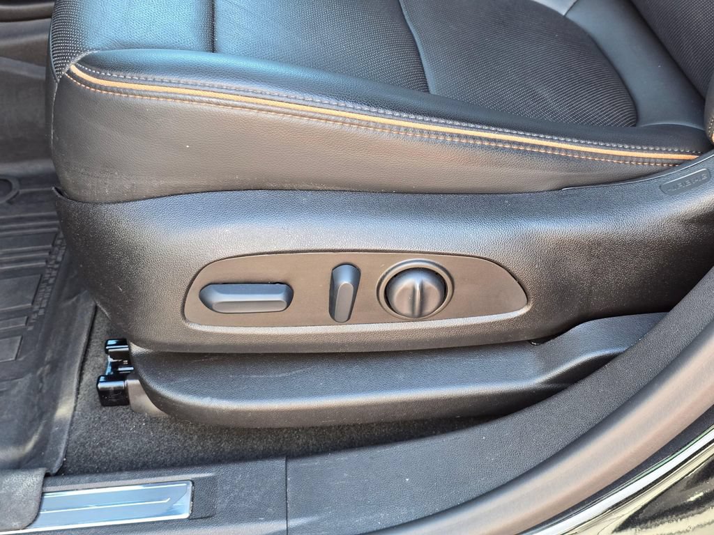 Used 2022 GMC Acadia AT4 w/ Technology Package AWD/4WD image 14