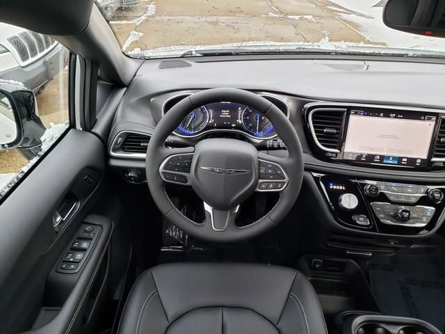 New 2026 Chrysler Pacifica Select image 9