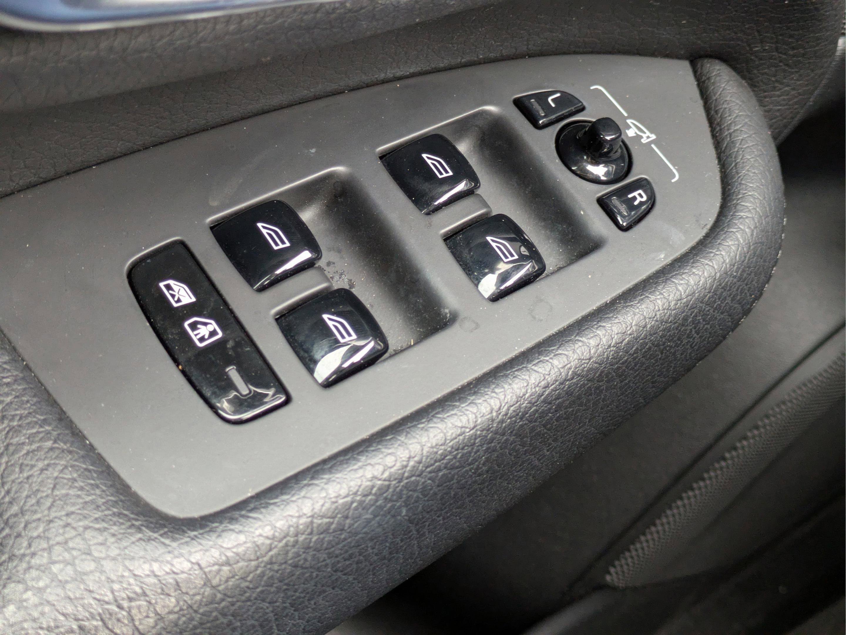 Used 2022 Volvo XC90 T6 Momentum w/ Climate Package image 26