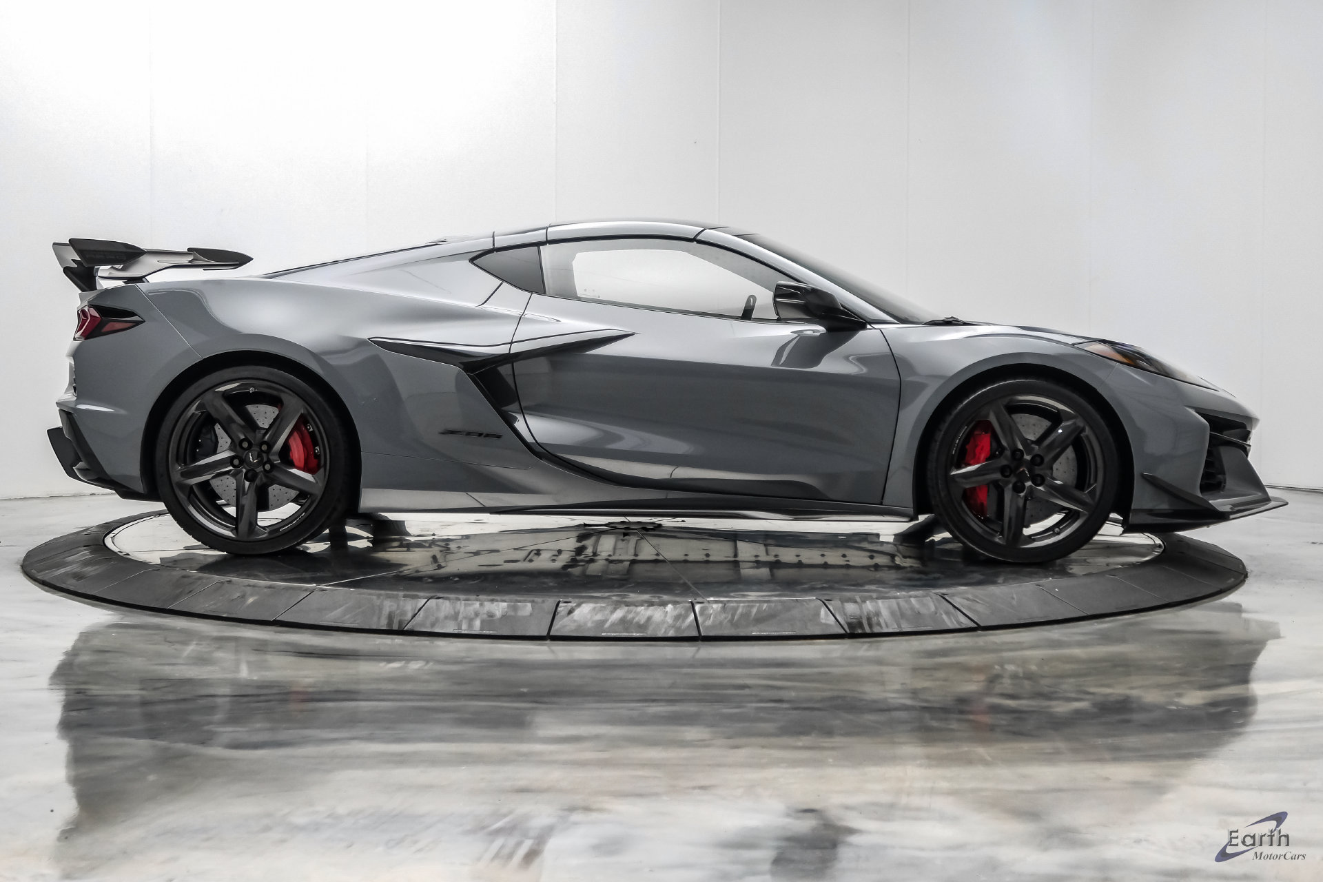 Used 2025 Chevrolet Corvette Z06 w/ Z07 Performance Package RWD image 30